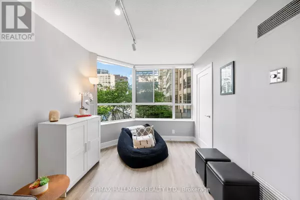 Toronto (bay Street Corridor), ON M5G2J8,711 Bay ST #419