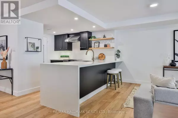 Toronto (kensington-chinatown), ON M5T2Y9,211 St Patrick ST #206