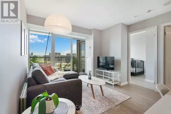 Toronto (niagara), ON M6K3R8,125 Western Battery RD #1601