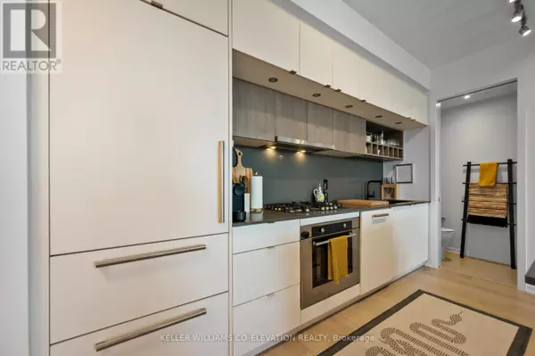 Toronto (dufferin Grove), ON M6H0B8,138 St Helens AVE #PH7