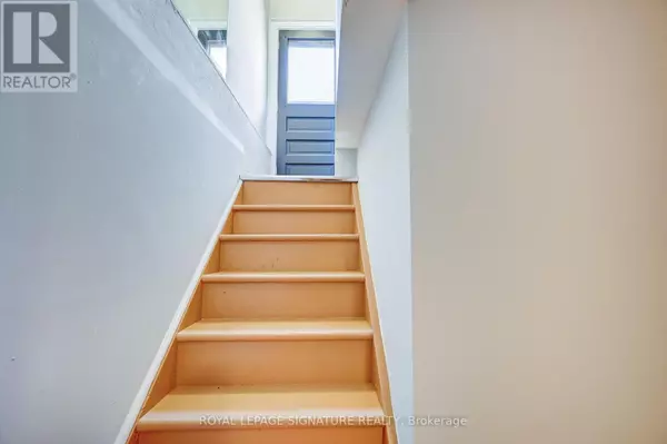 Toronto (wychwood), ON M6G3G3,26 HECTOR AVENUE