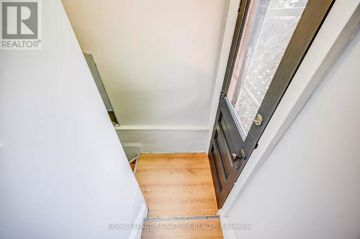 Toronto (wychwood), ON M6G3G3,26 HECTOR AVENUE