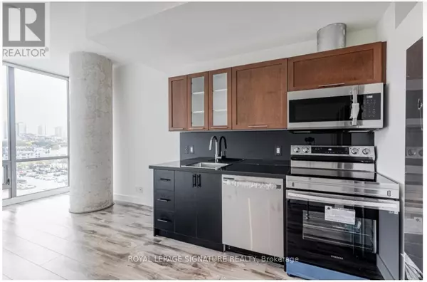 Toronto (waterfront Communities), ON M5A3R3,33 Mill ST #703