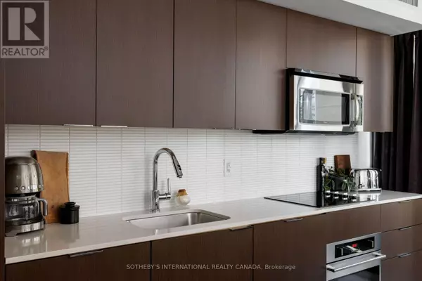 Toronto (niagara), ON M6K0B3,5 Hanna AVE #223