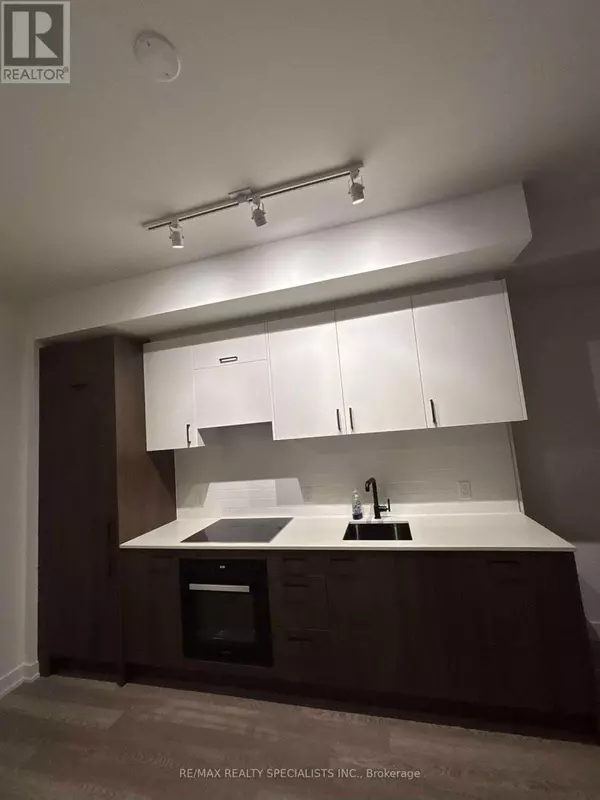 Toronto (banbury-don Mills), ON M3C0S6,1 Kyle Lowry RD East #316