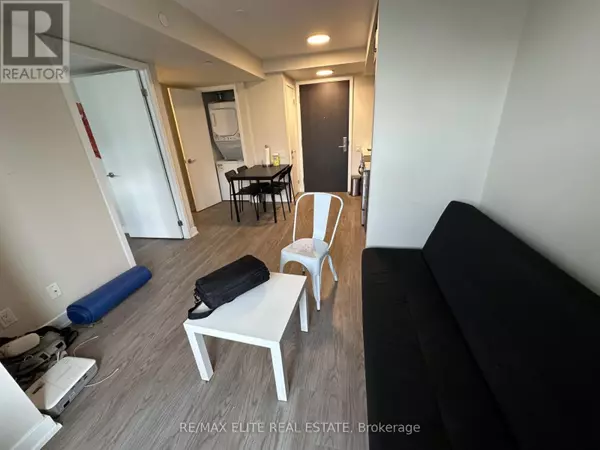 Toronto (clanton Park), ON M3H0E2,38 Monte Kwinter CT #1202