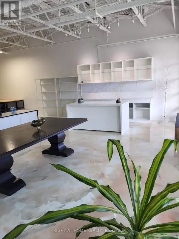 52 Scarsdale RD #116, Toronto (banbury-don Mills), ON M3B2R7