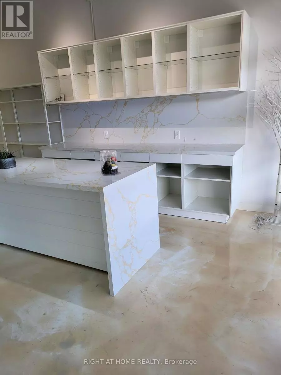 Toronto (banbury-don Mills), ON M3B2R7,52 Scarsdale RD #116