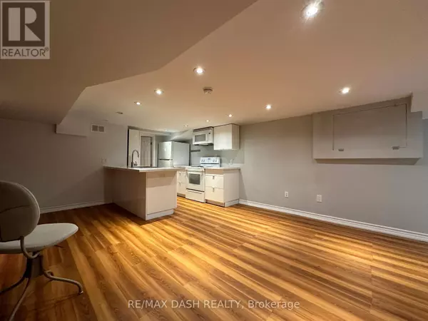 Toronto (wychwood), ON M6H2R4,11 Somerset AVE #Bsmt