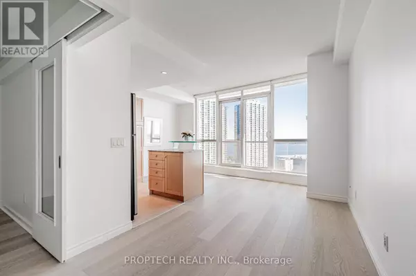 Toronto (waterfront Communities), ON M5J2Y6,218 Queens Quay West #2005