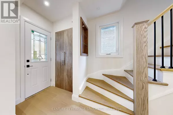 Toronto (bedford Park-nortown), ON M5M2A4,547 MELROSE AVENUE