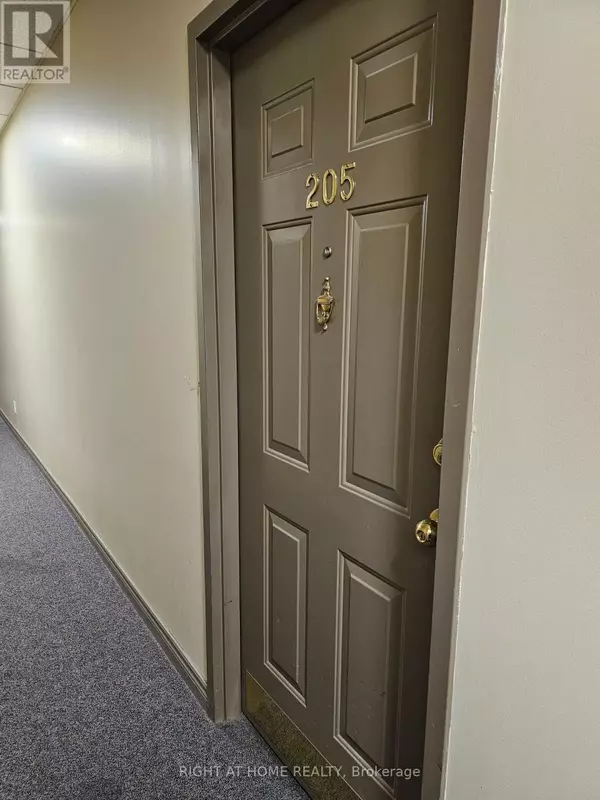 Toronto (church-yonge Corridor), ON M4Y1X9,524 Yonge ST #205