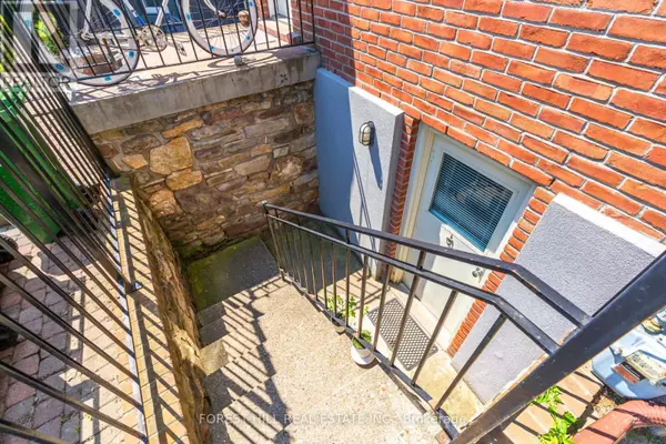 Toronto (trinity-bellwoods), ON M6J2K2,338 EUCLID AVENUE