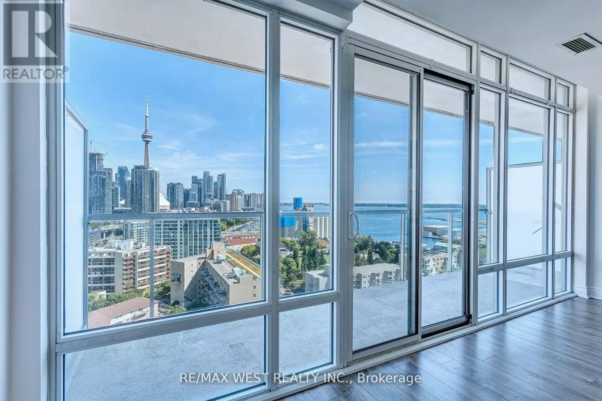 Toronto (niagara), ON M5V3W5,90 Stadium RD #2008