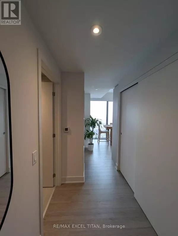 Toronto (annex), ON M4W0B6,8 cumberland ST #4102