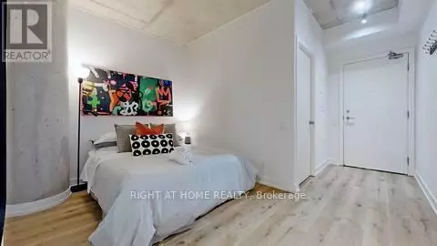 Toronto (moss Park), ON M5A0C1,318 King ST East #212