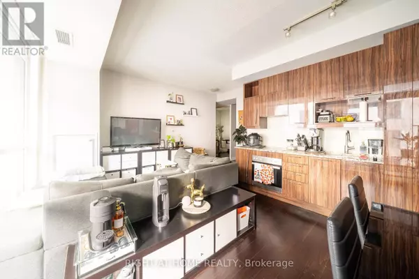 Toronto (waterfront Communities), ON M5V0H4,199 Richmond ST West #418