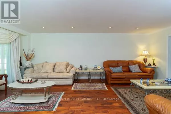 Toronto (banbury-don Mills), ON M3B2L8,150 BANBURY ROAD