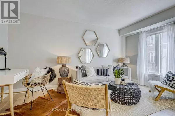 Toronto (niagara), ON M6K3N9,34 Western Battery RD #434