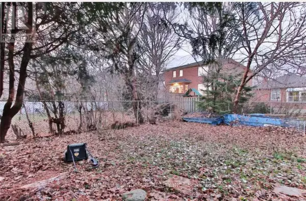 Toronto (bedford Park-nortown), ON M5M1B7,360 LAWRENCE AVENUE W