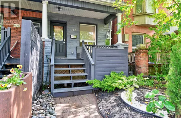 Toronto (annex), ON M6G2R2,717 PALMERSTON AVENUE