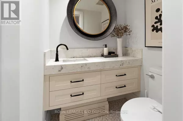 Toronto (yonge-st. Clair), ON M4V1J4,146 BALMORAL AVENUE