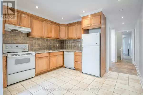 Toronto (little Portugal), ON M6J2C9,22 Rusholme Park CRES #Upper