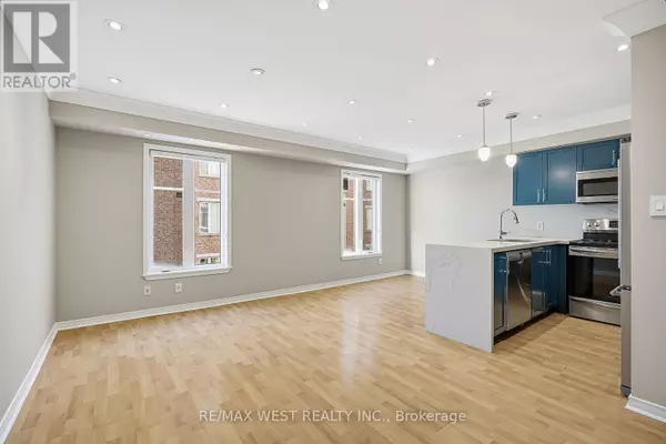 Toronto (niagara), ON M6K3P1,50 Western Battery RD #904