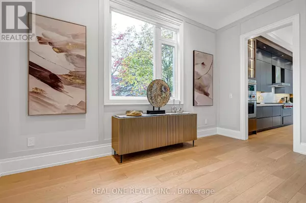 Toronto (newtonbrook East), ON M2M3J2,18 ANETA CIRCLE