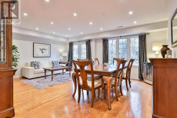 Toronto (niagara), ON M6J3W4,35 Massey ST #2