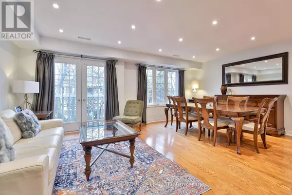 Toronto (niagara), ON M6J3W4,35 Massey ST #2