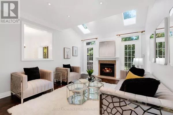 Toronto (willowdale East), ON M2N3R1,384 HILLCREST AVENUE