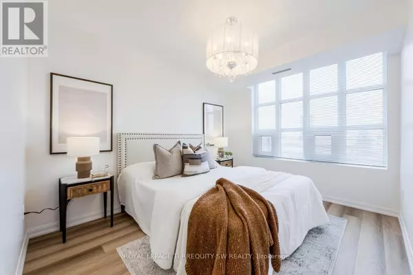 Toronto (niagara), ON M6K3R4,85 East Liberty ST #904