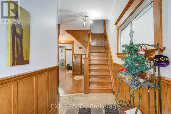 Toronto (oakwood Village), ON M6E3H5,211 Lauder AVE #Main & 2nd