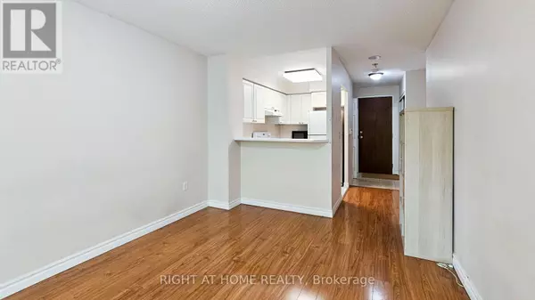 Toronto (newtonbrook East), ON M2M4K8,8 Pemberton AVE #105