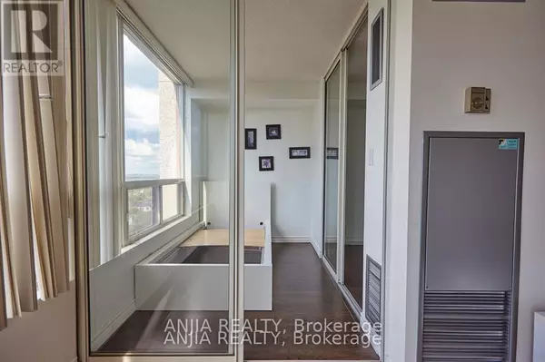 Toronto (newtonbrook East), ON M2M4H9,5765 Yonge ST North #1206