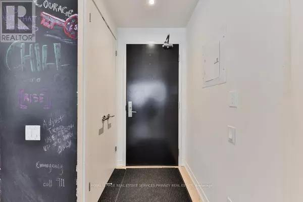 Toronto (waterfront Communities), ON M5V0H6,650 KING ST West #207