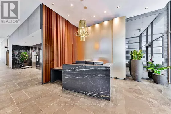 Toronto (waterfront Communities), ON M5V0H6,650 KING ST West #207