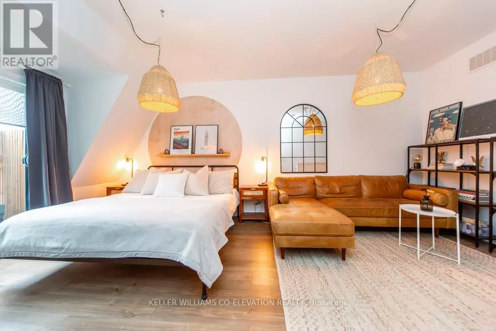 Toronto (wychwood), ON M6G0A3,23 SALVADOR ALLENDE COURT