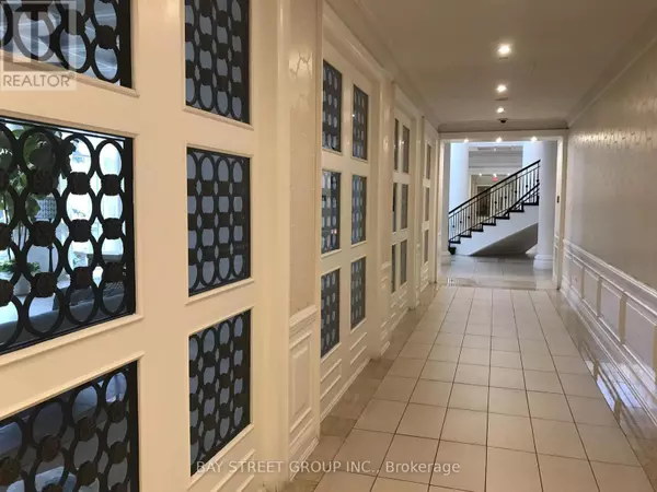 Toronto (newtonbrook West), ON M2M0A5,25 Greenview AVE #1823