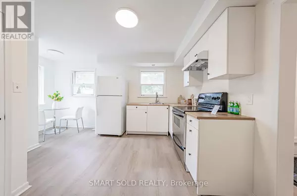 Toronto (newtonbrook East), ON M2M3K2,81 MAXOME AVENUE