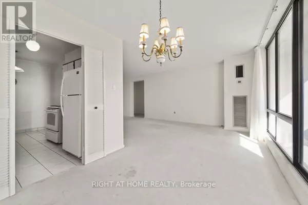 Toronto (don Valley Village), ON M2J4S5,177 Linus RD #612