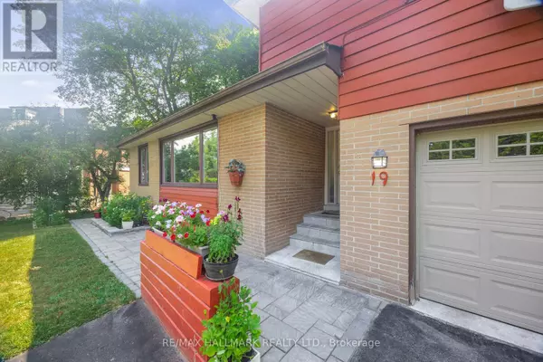 Toronto (banbury-don Mills), ON M3B2P4,19 TALWOOD DRIVE