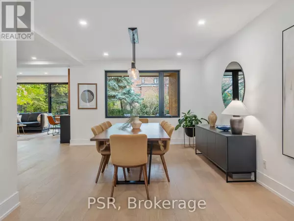 Toronto (humewood-cedarvale), ON M6C1T8,48 WARWICK AVENUE