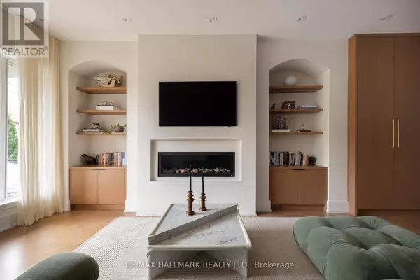 Toronto (trinity-bellwoods), ON M6J1R1,18 FOXLEY STREET