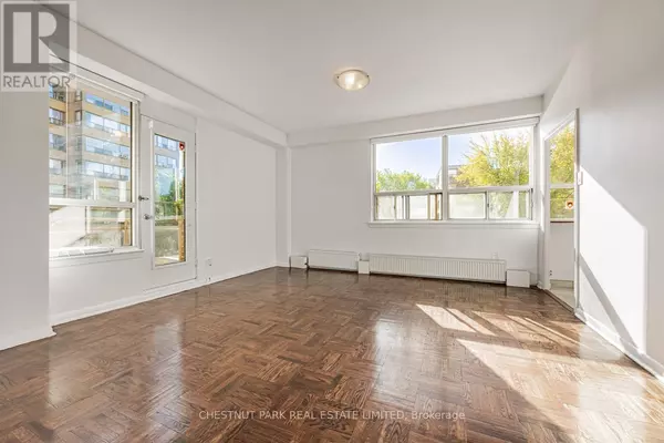 Toronto (forest Hill North), ON M6B2Y8,2500 Bathurst ST #105