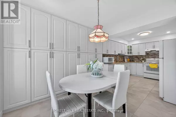 Toronto (westminster-branson), ON M2R3T8,38 CARNIVAL COURT