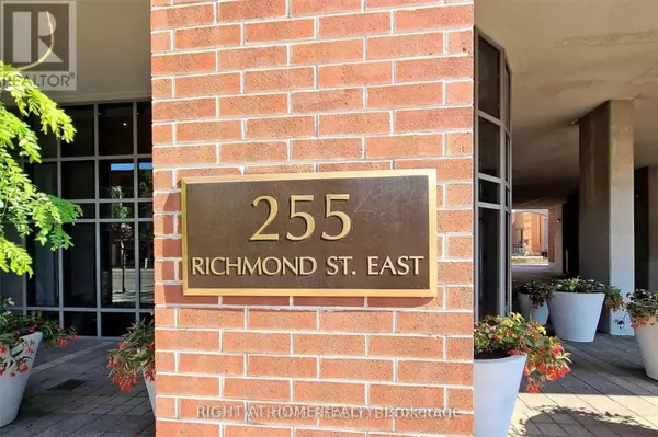 Toronto (moss Park), ON M5A4T7,255 Richmond ST East #406