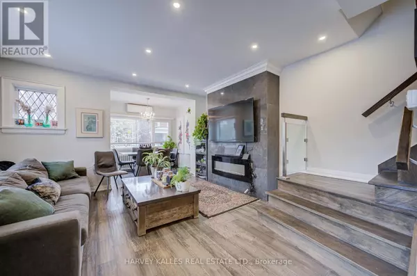 Toronto (mount Pleasant East), ON M4S2P6,1 BELLE AYRE BOULEVARD