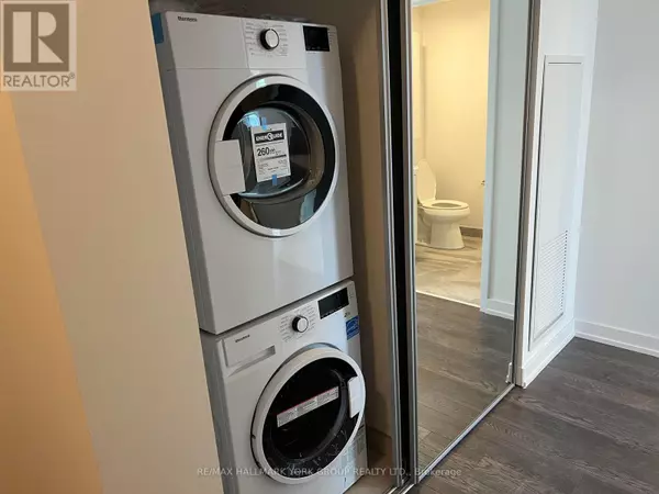 Toronto (banbury-don Mills), ON M3C0R2,20 O'Neill RD #1523